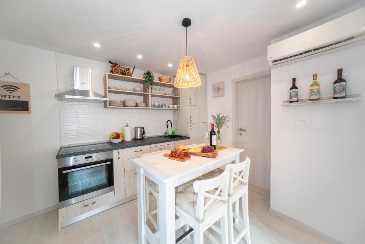New Cozy Apartment - Center Of Old Town Оміш Екстер'єр фото