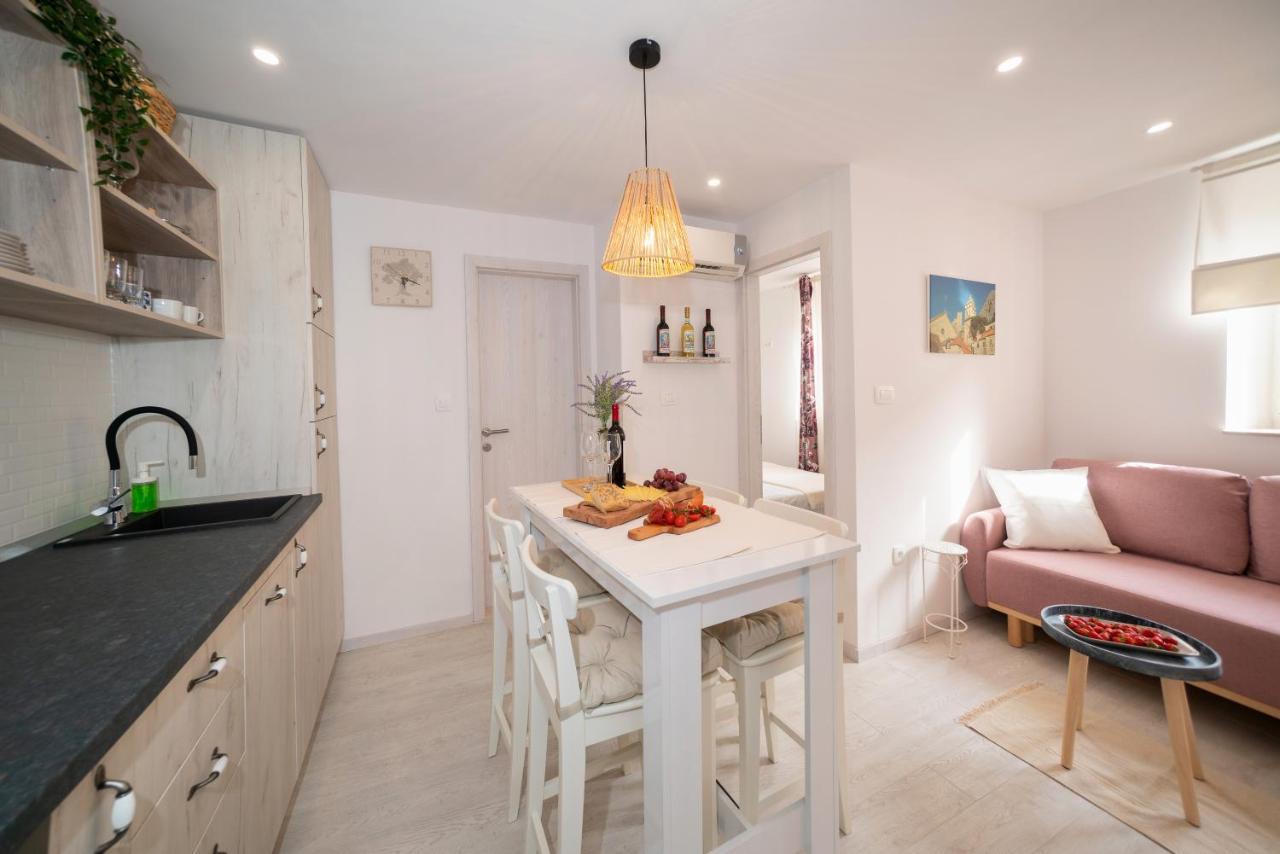 New Cozy Apartment - Center Of Old Town Оміш Екстер'єр фото
